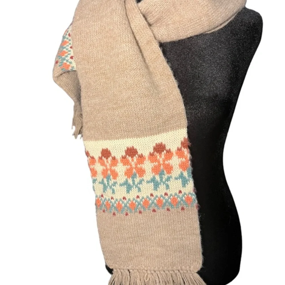 Hansen‎ scarf 32 inches long, 7.5 inches wide